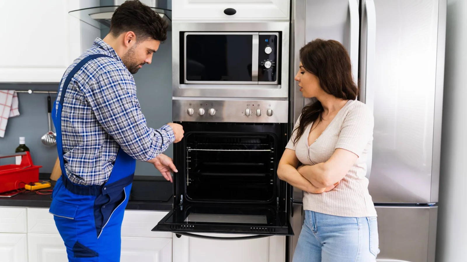 Customer consulting with a technician during same-day appliance repair in Tampa for a malfunctioning kitchen oven.